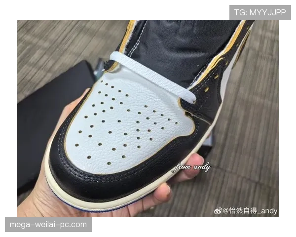 C罗这个衣柜也太豪了，光一双球鞋就够我们半年花的了吧？