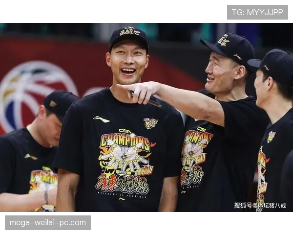 易建联家的早餐桌到底摆了几套名牌，光吃饭都像开秀场？